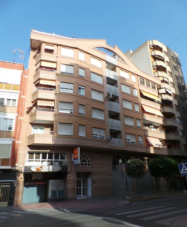 Garaje en venta  en Calle Constitución, Villena, Alicante