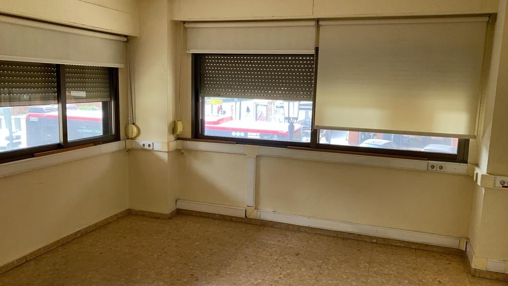 Interior oficina en alquiler en zona Mestalla Valencia 