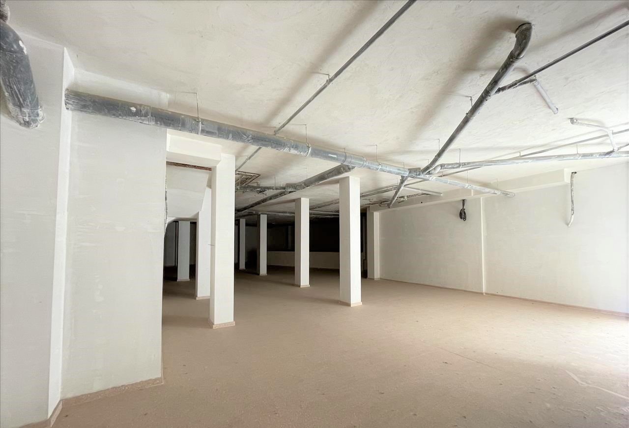 Se vende local comercial en ccapita gaspar ortiz ElcheElx por 192000 con 314m en condiciones de restauracin