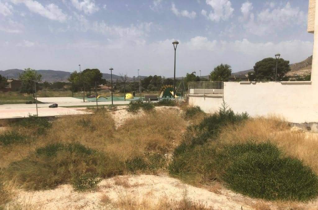 Urbano Solar en venta  en Calle Lieja Elda Alicante
