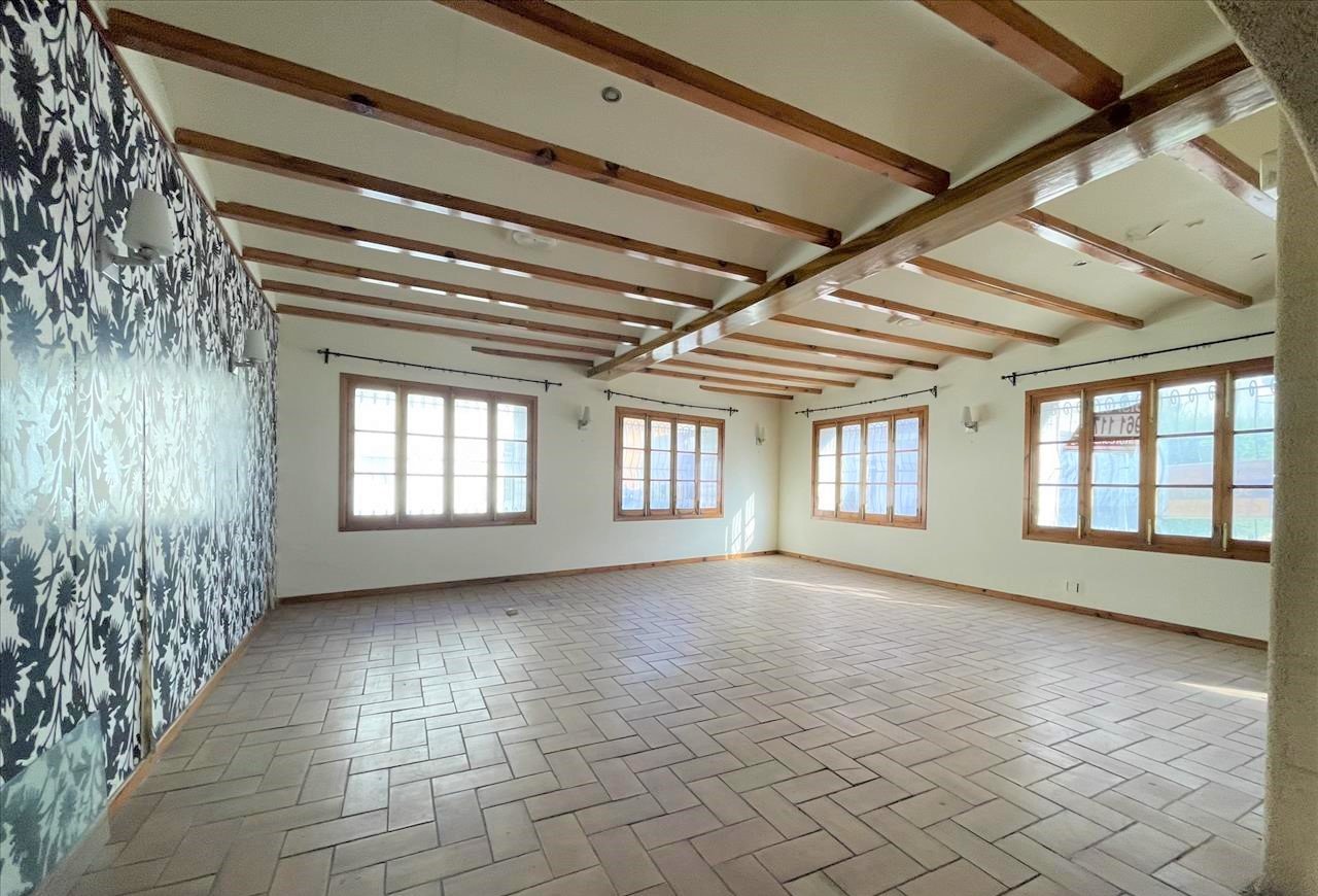 Compra tu local comercial por 126600 de 320m en condiciones de restauracin en calle gandia en Barx