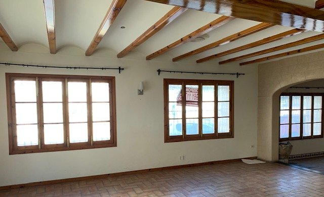 Compra tu local comercial por 126600 de 320m en condiciones de restauracin en calle gandia en Barx