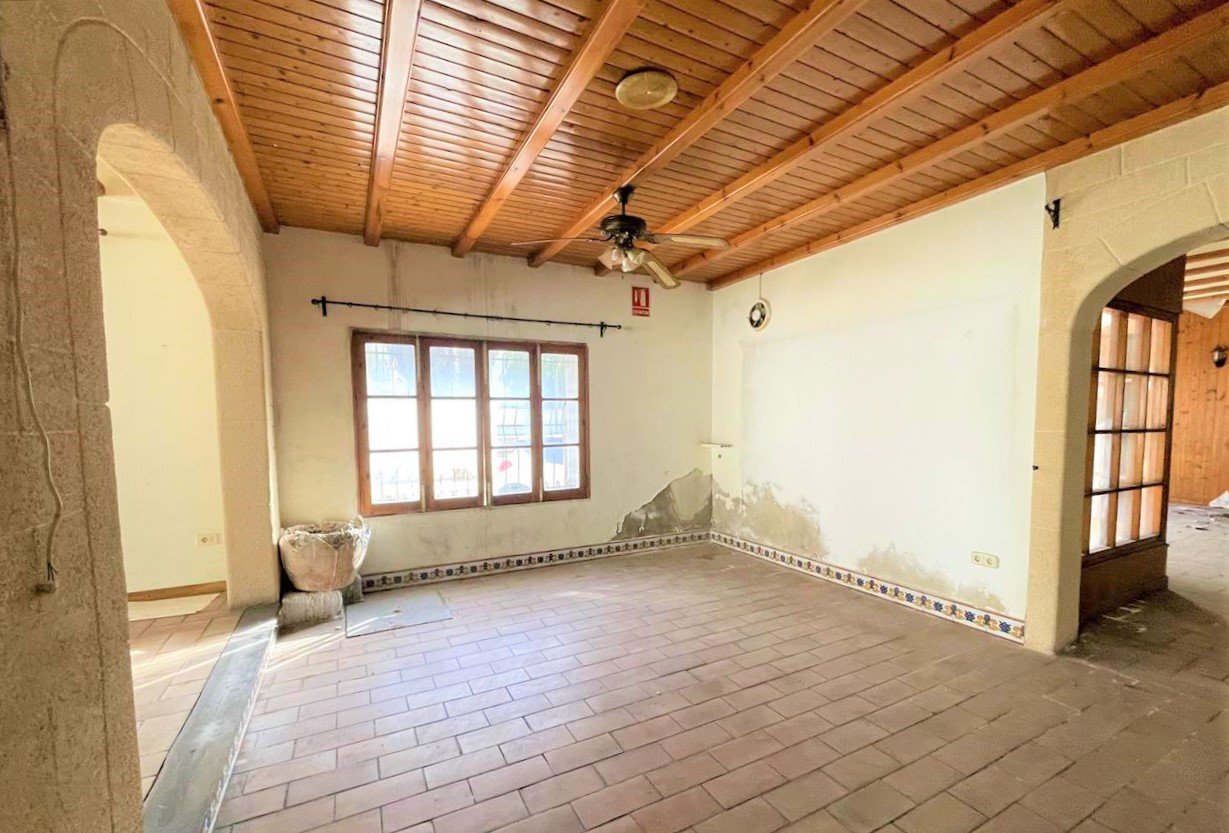 Compra tu local comercial por 126600 de 320m en condiciones de restauracin en calle gandia en Barx
