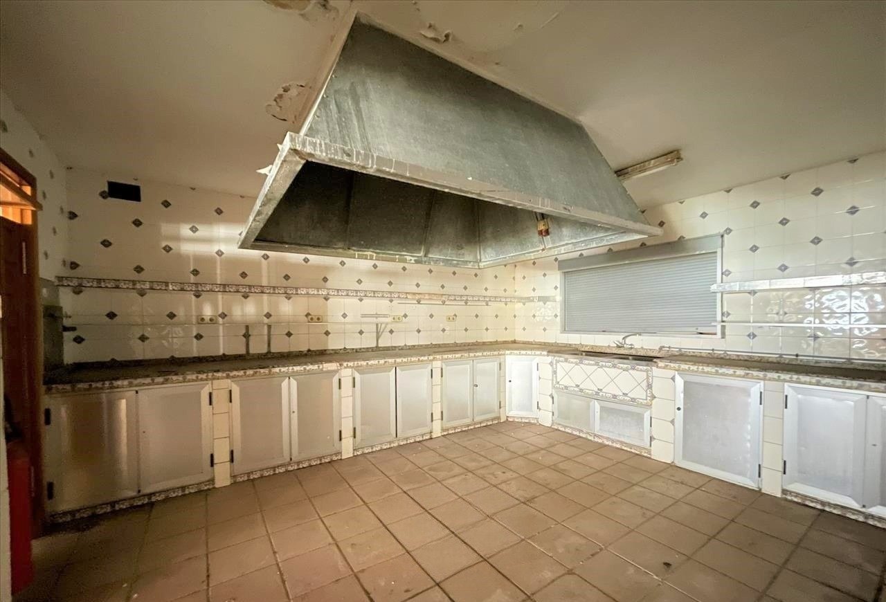 Compra tu local comercial por 126600 de 320m en condiciones de restauracin en calle gandia en Barx