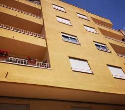 Descubre local comercial en calle maetro quislant Santa Pola por 68000 de 265m