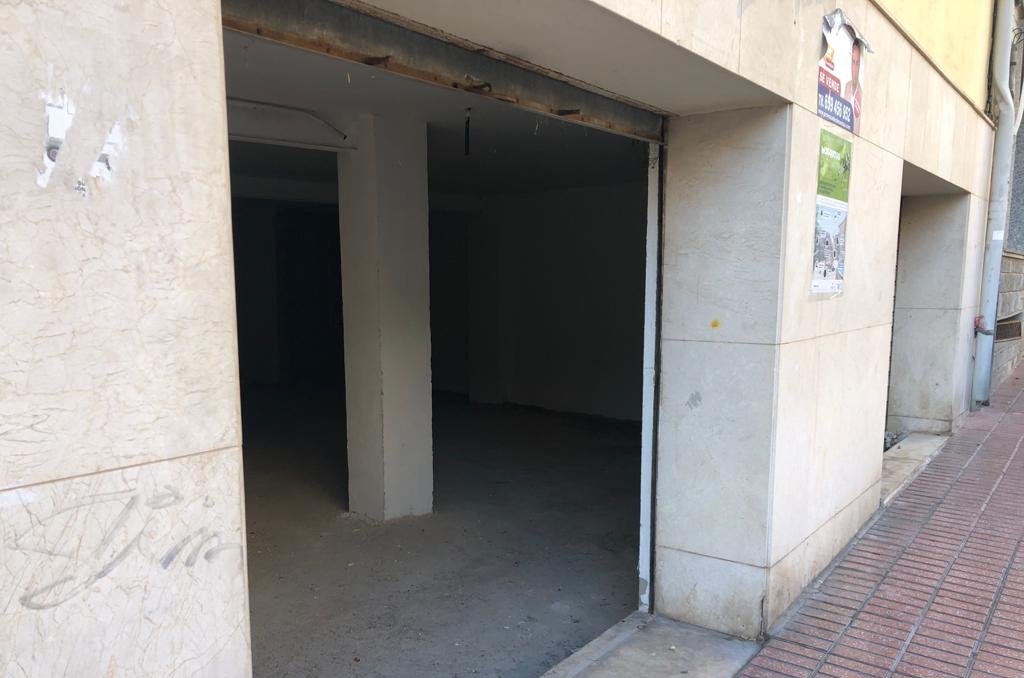Descubre local comercial en calle maetro quislant Santa Pola por 68000 de 265m