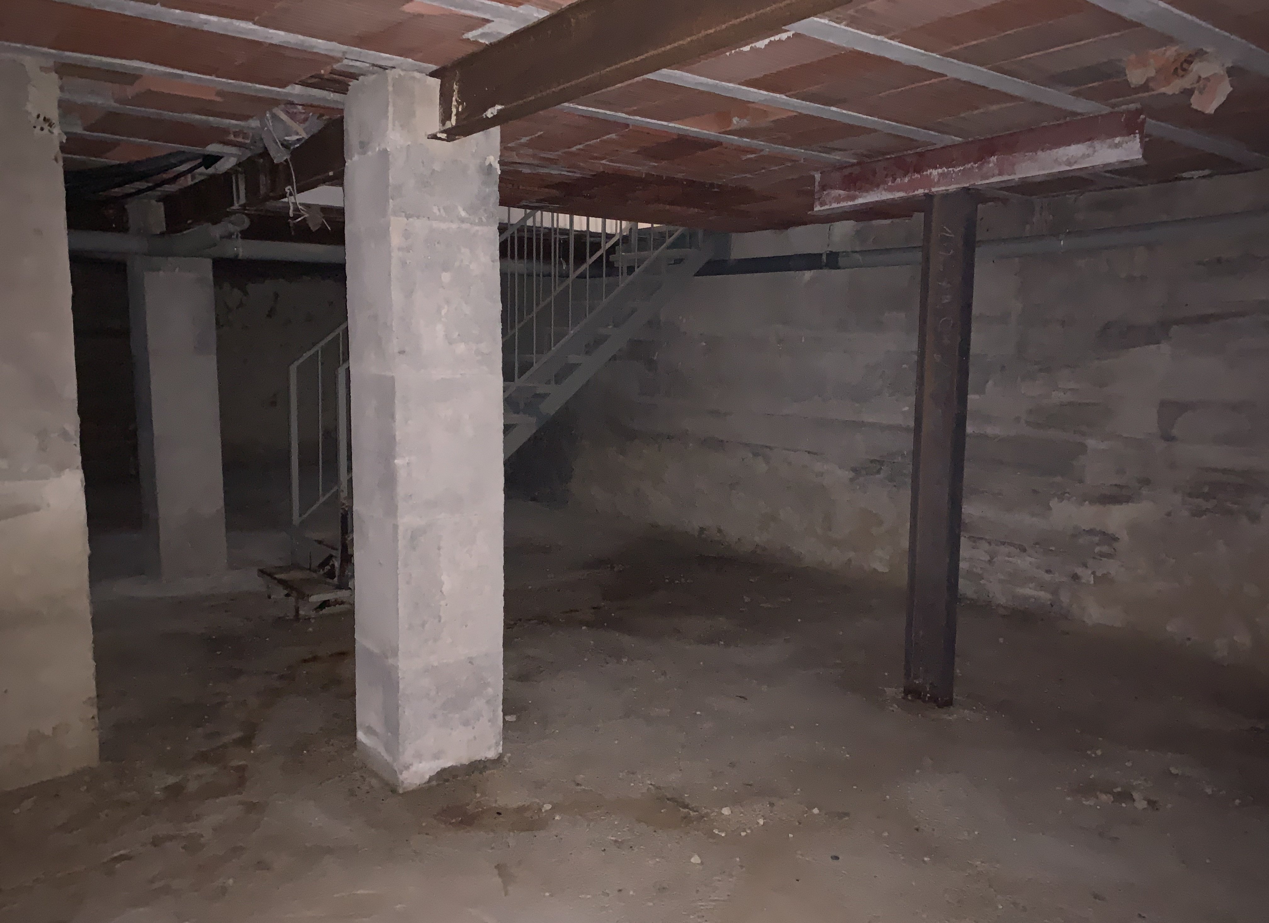 Descubre local comercial en calle maetro quislant Santa Pola por 68000 de 265m