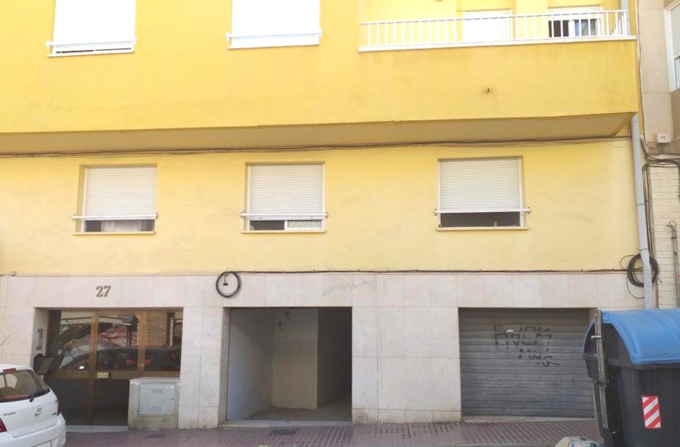 Descubre local comercial en calle maetro quislant Santa Pola por 68000 de 265m