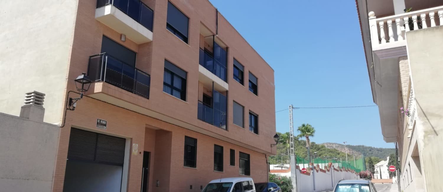 Garaje en venta  en Calle Miguel De Cervantes Faura Valencia