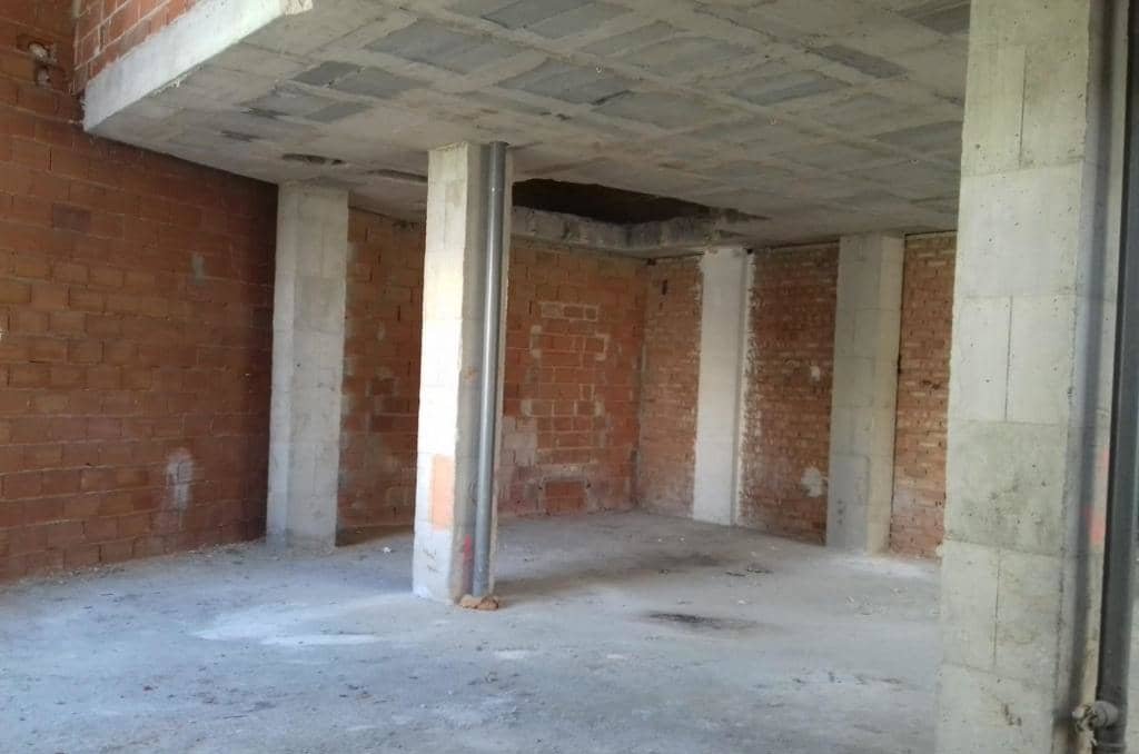 Local Comercial en venta  en Calle Francisco De Quevedo Elda Alicante