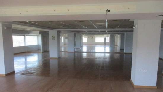 Adquiere local comercial por 120000 de 737m en perfectas condiciones en calle constitucin edificio las luces en Segorbe