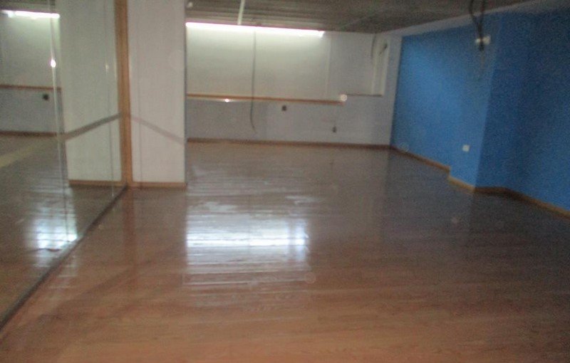 Adquiere local comercial por 120000 de 737m en perfectas condiciones en calle constitucin edificio las luces en Segorbe