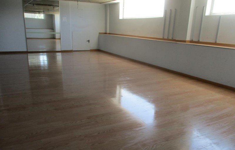 Adquiere local comercial por 120000 de 737m en perfectas condiciones en calle constitucin edificio las luces en Segorbe