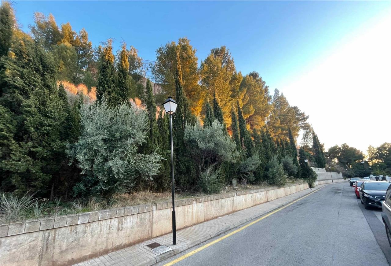 Adquiere suelo urbanizable industrial en crincn de naquera Nquera por 33000 con 2061m
