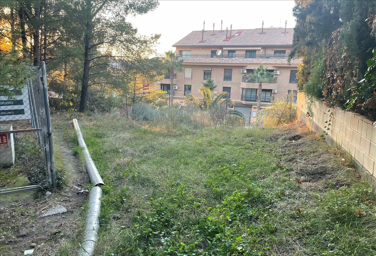 Adquiere suelo urbanizable industrial en crincn de naquera Nquera por 33000 con 2061m