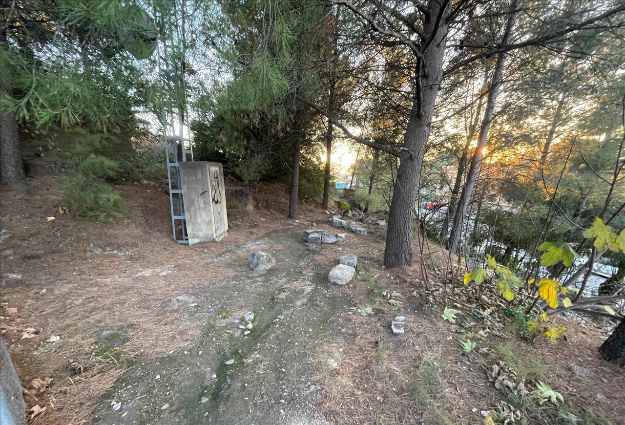 Adquiere suelo urbanizable industrial en crincn de naquera Nquera por 33000 con 2061m