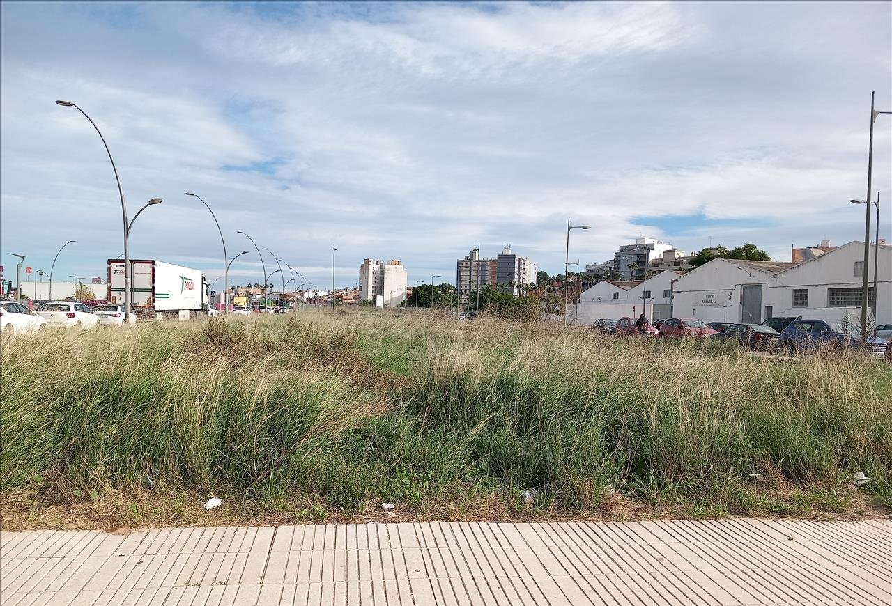 Urbano Solar en venta  en Calle Comunidad Valenciana Alzira Valencia