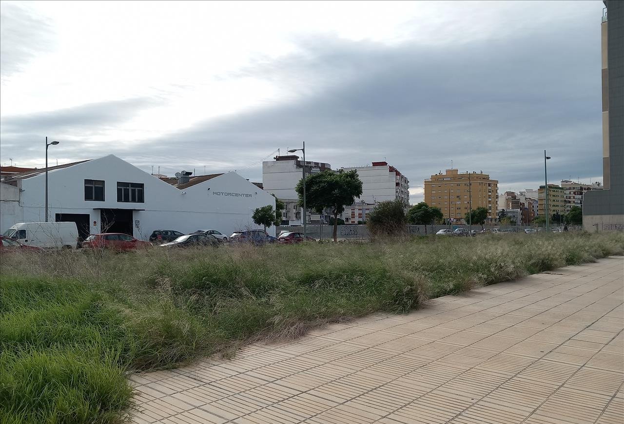 Urbano Solar en venta  en Calle Comunidad Valenciana Alzira Valencia