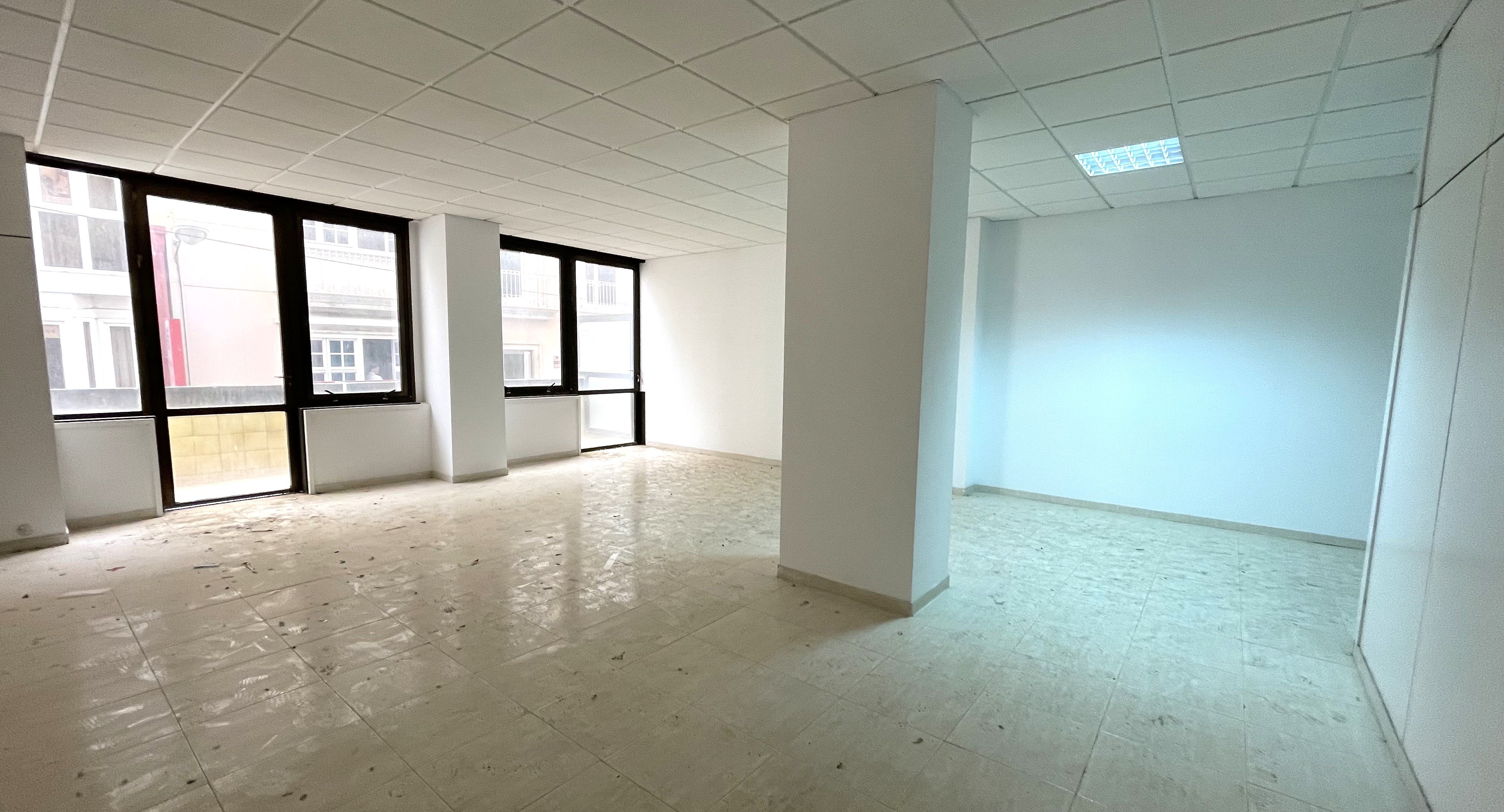 Local comercial a la venta por 174400 con 127m undefined en cmayor en Cartagena