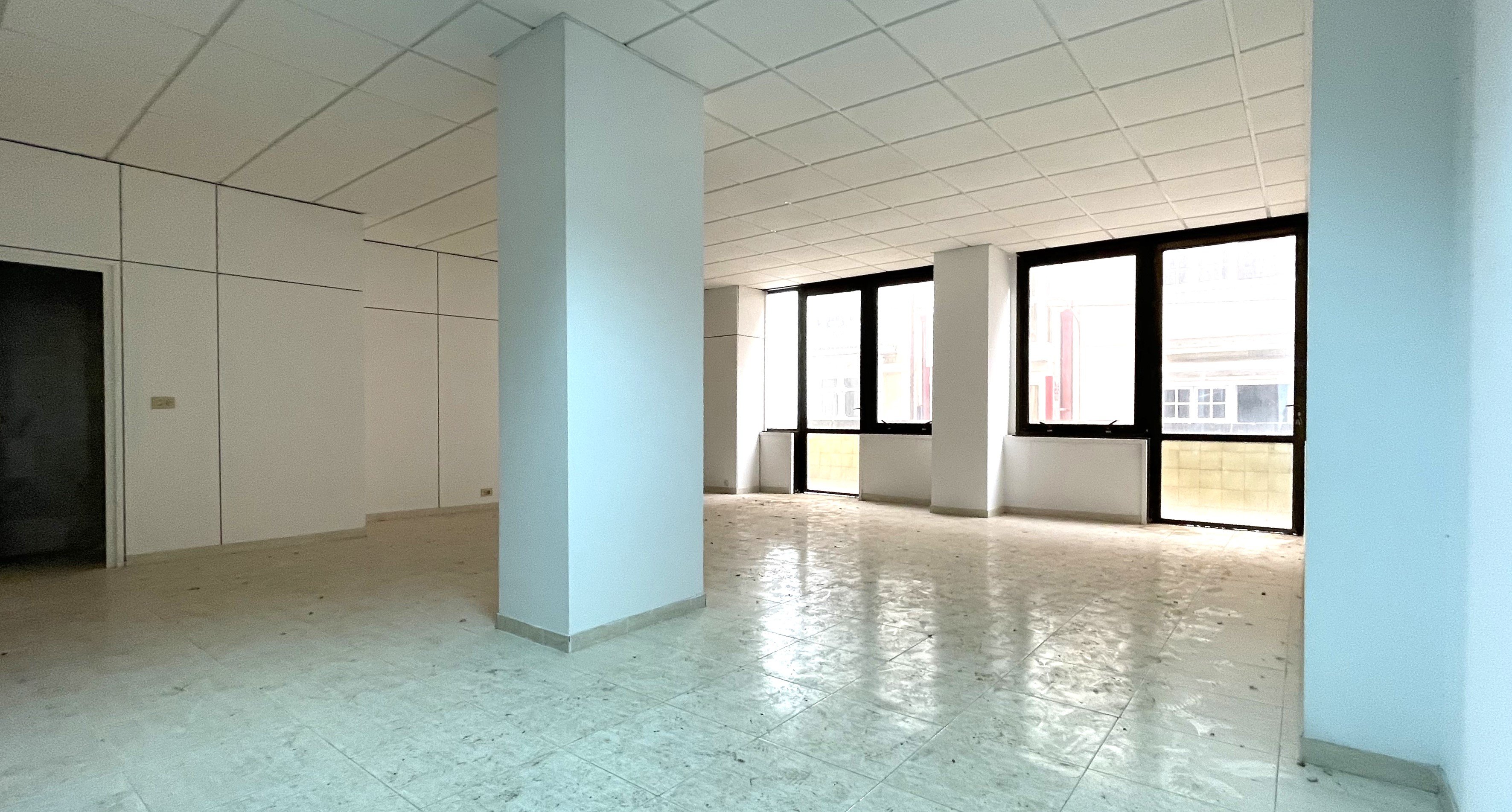 Local comercial a la venta por 174400 con 127m undefined en cmayor en Cartagena