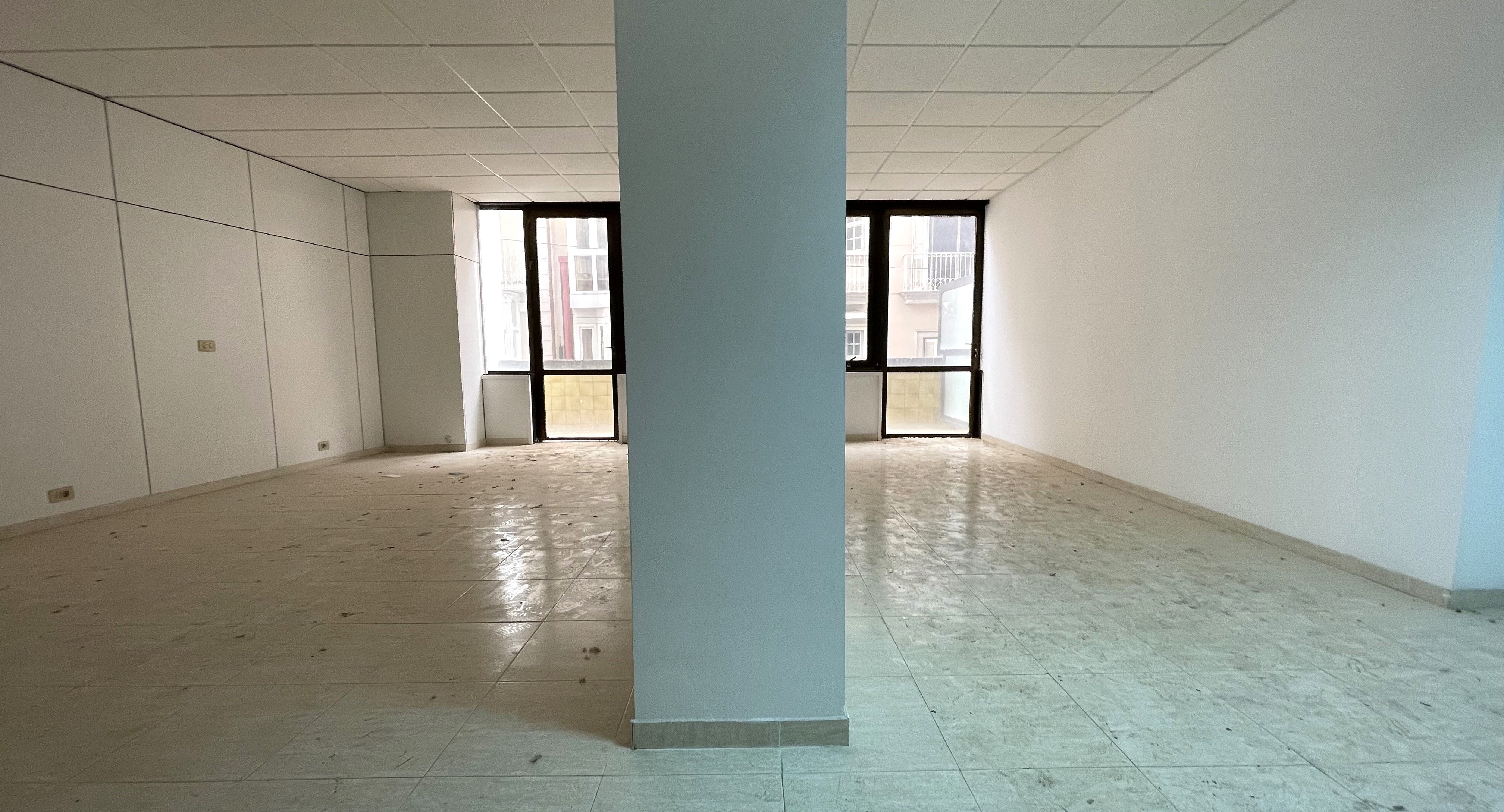 Local comercial a la venta por 174400 con 127m undefined en cmayor en Cartagena