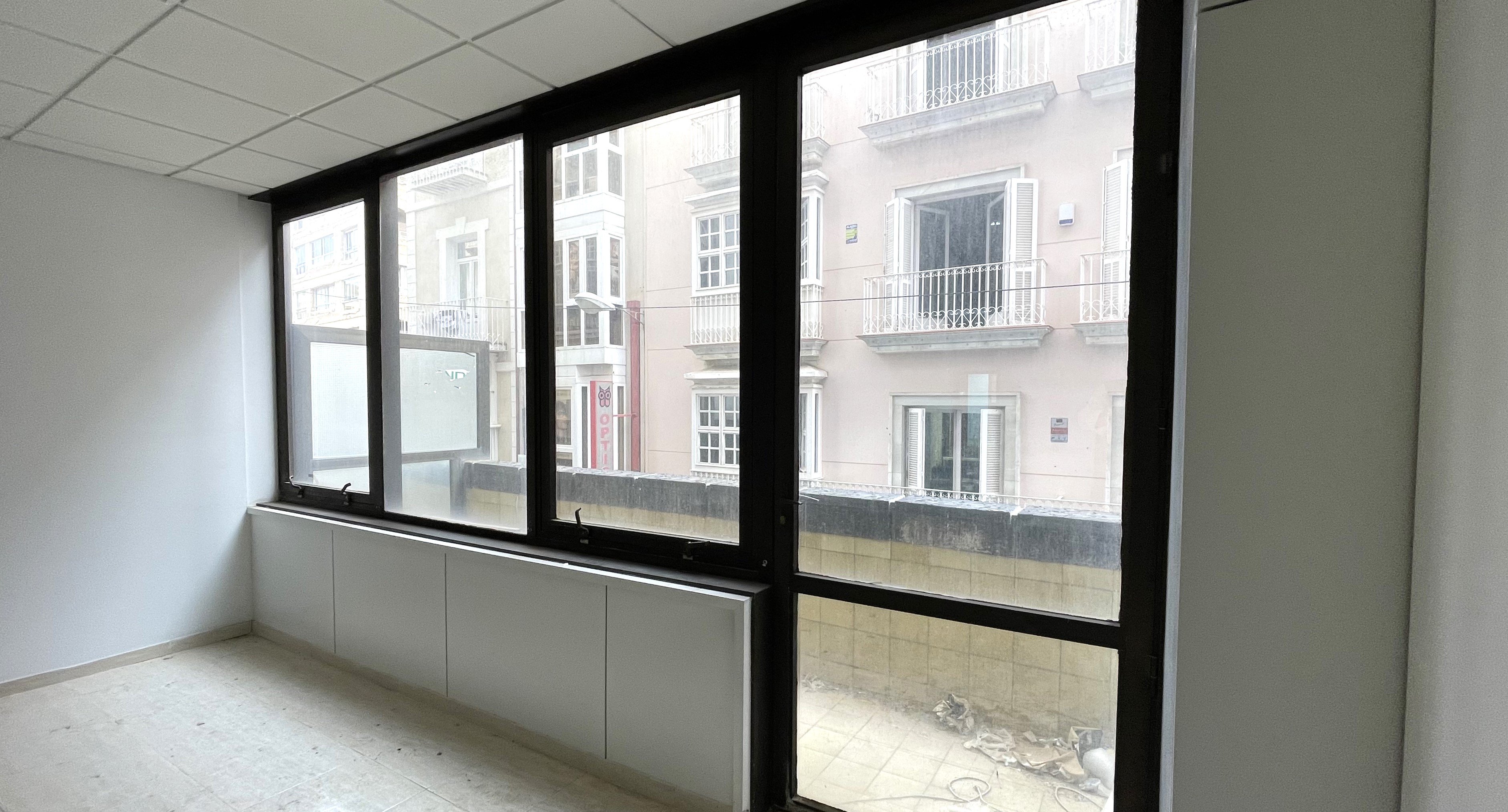 Local comercial a la venta por 174400 con 127m undefined en cmayor en Cartagena