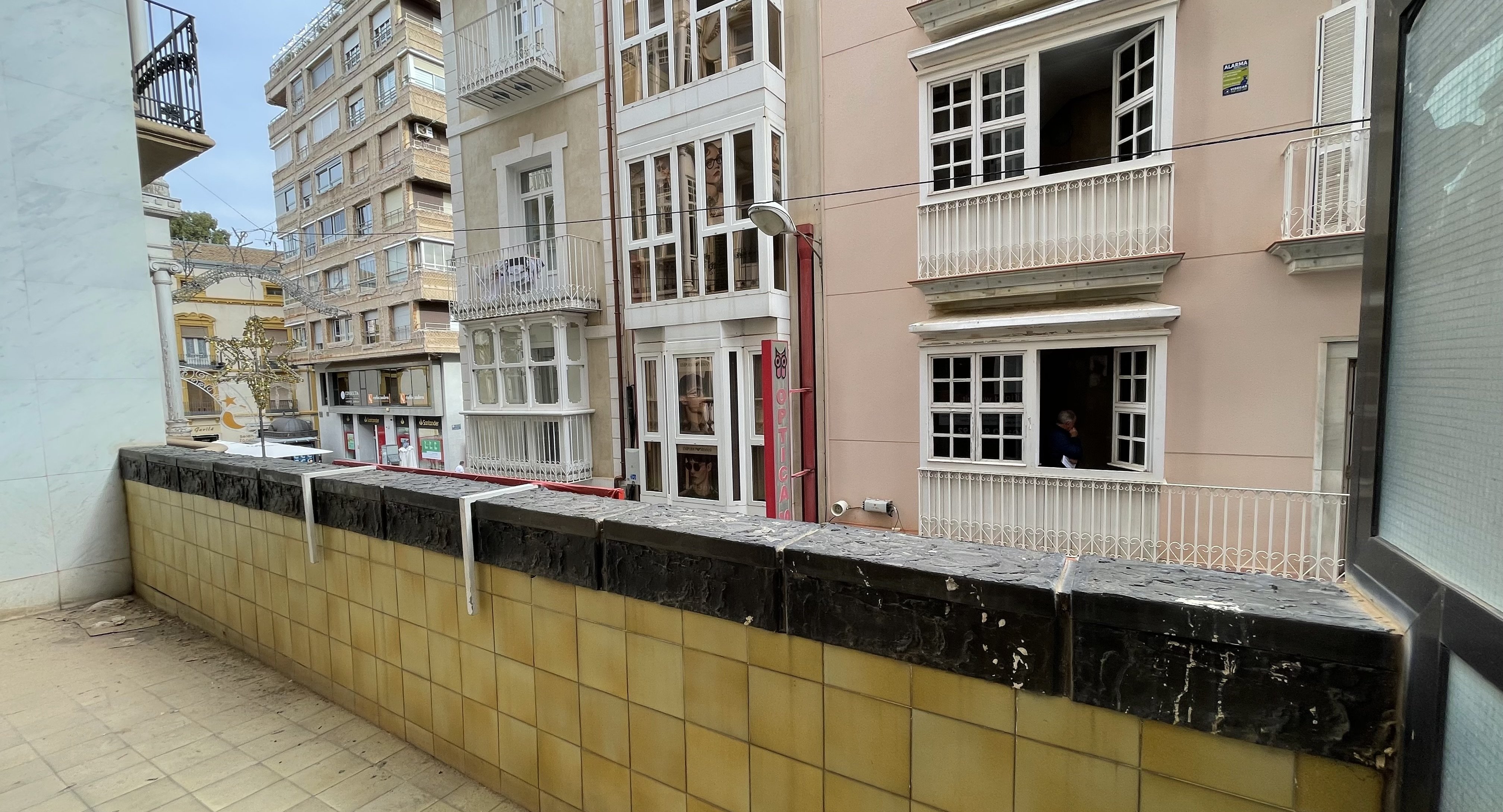 Local comercial a la venta por 174400 con 127m undefined en cmayor en Cartagena