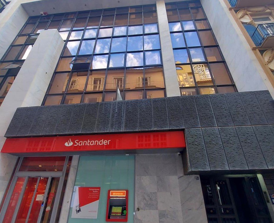 Local comercial a la venta por 174400 con 127m undefined en cmayor en Cartagena