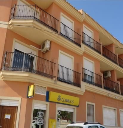 Venta de piso en calle san jose edificio la sagra Murcia por 64000 con 58m y 2 habitaciones