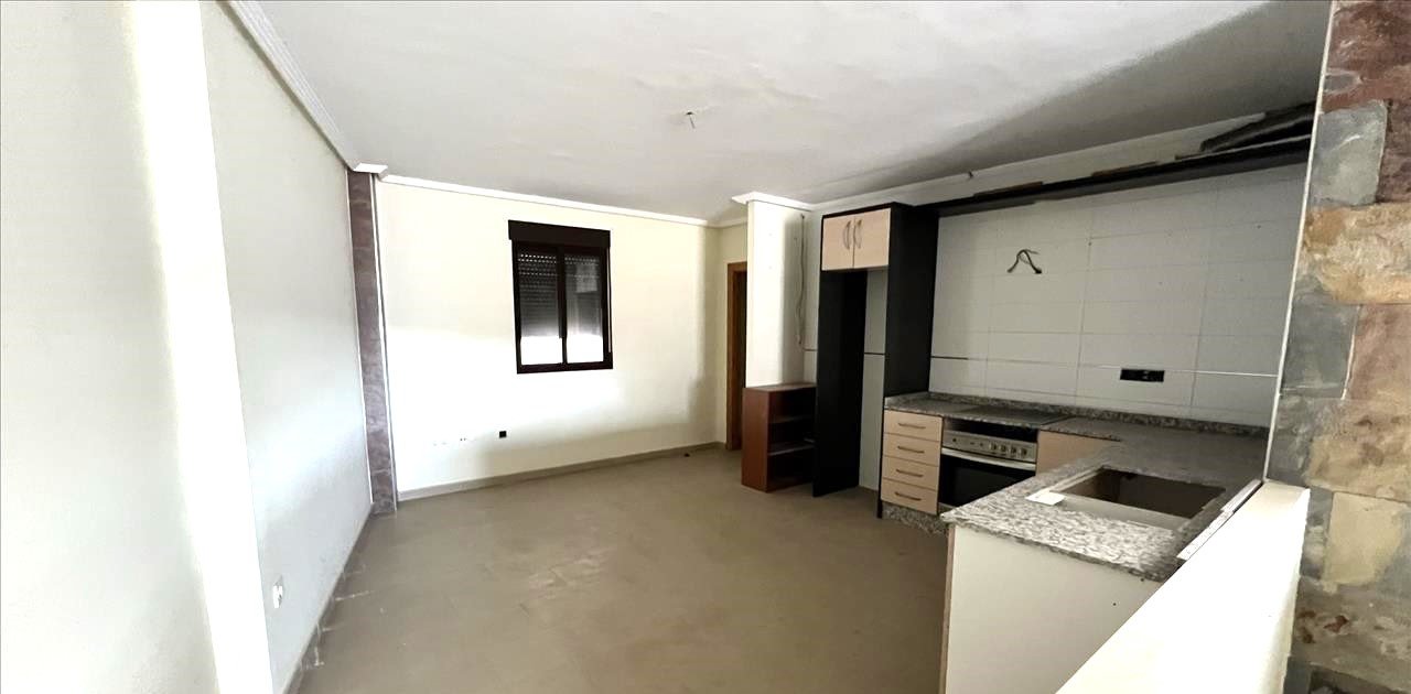 Piso en venta en calle mayor en Murcia por 116000 con 148m y 3 habitaciones