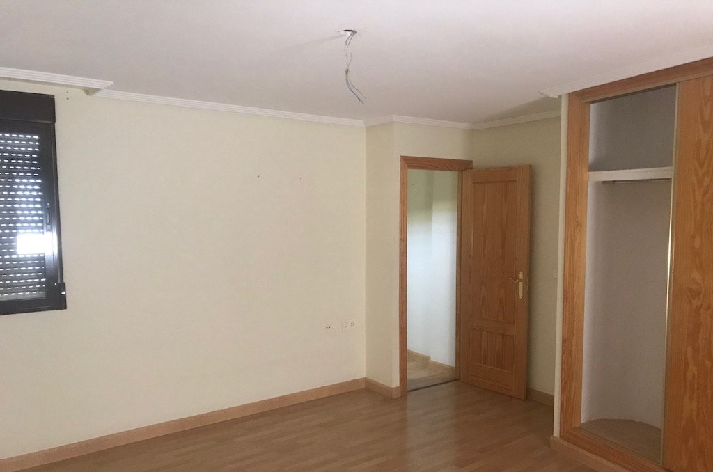 Piso en venta en calle mayor en Murcia por 116000 con 148m y 3 habitaciones