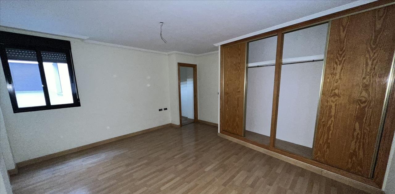 Piso en venta en calle mayor en Murcia por 116000 con 148m y 3 habitaciones