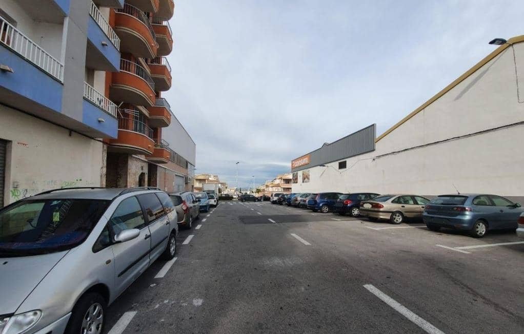 Local Comercial en venta  en Calle Clemente Gosalvez Torrevieja Alicante