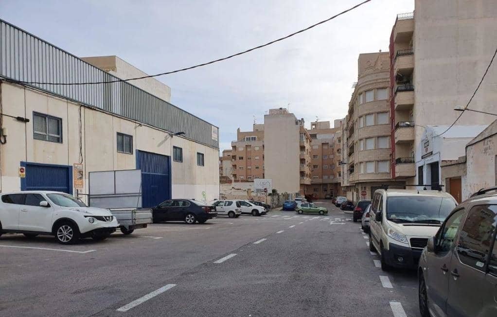 Local Comercial en venta  en Calle Clemente Gosalvez Torrevieja Alicante