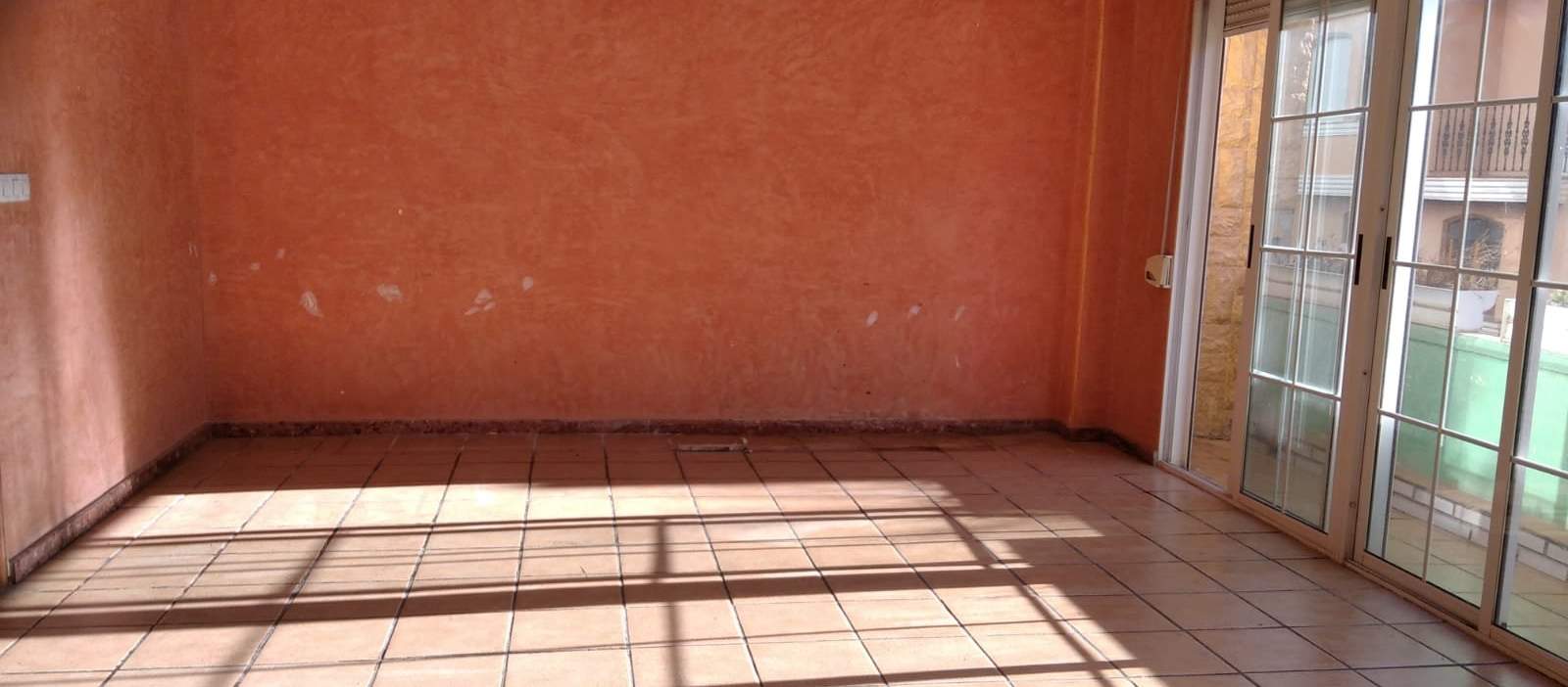 Venta de piso por 92.000 con 188m y siete habitaciones en calle sagunto Vall dUixó la
