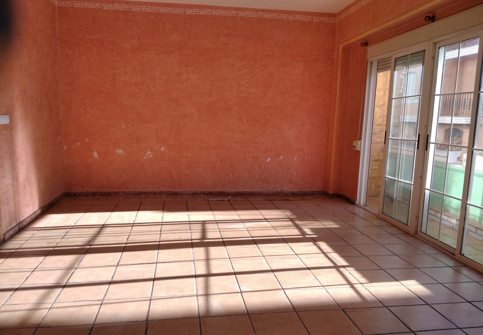 Venta de piso por 92.000 con 188m y siete habitaciones en calle sagunto Vall dUixó la