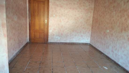 Venta de piso por 92.000 con 188m y siete habitaciones en calle sagunto Vall dUixó la