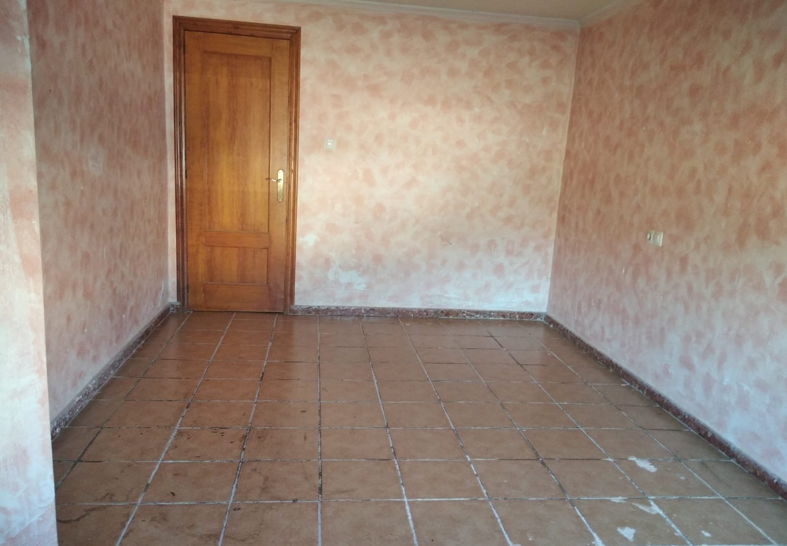 Venta de piso por 92.000 con 188m y siete habitaciones en calle sagunto Vall dUixó la