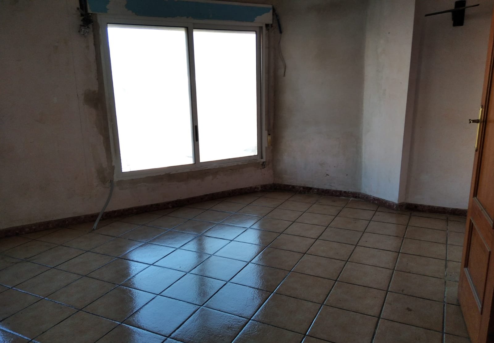 Venta de piso por 92.000 con 188m y siete habitaciones en calle sagunto Vall dUixó la