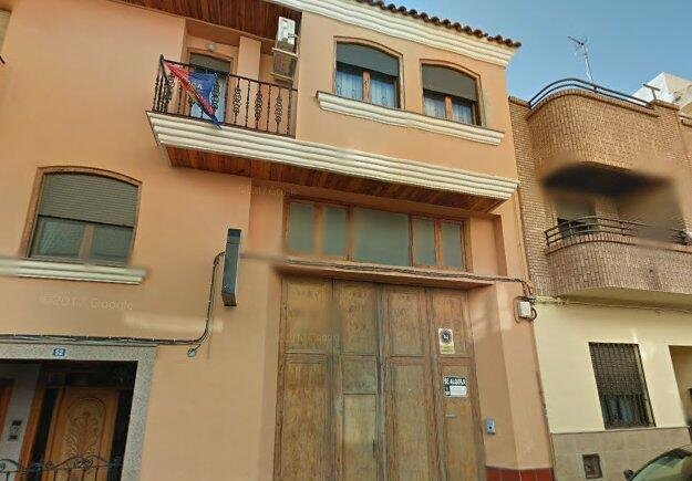 Venta de piso por 92.000 con 188m y siete habitaciones en calle sagunto Vall dUixó la