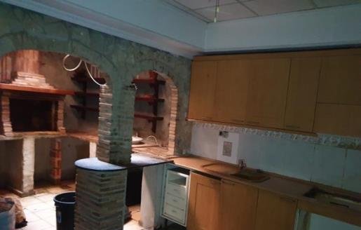 Venta de piso por 92.000 con 188m y siete habitaciones en calle sagunto Vall dUixó la