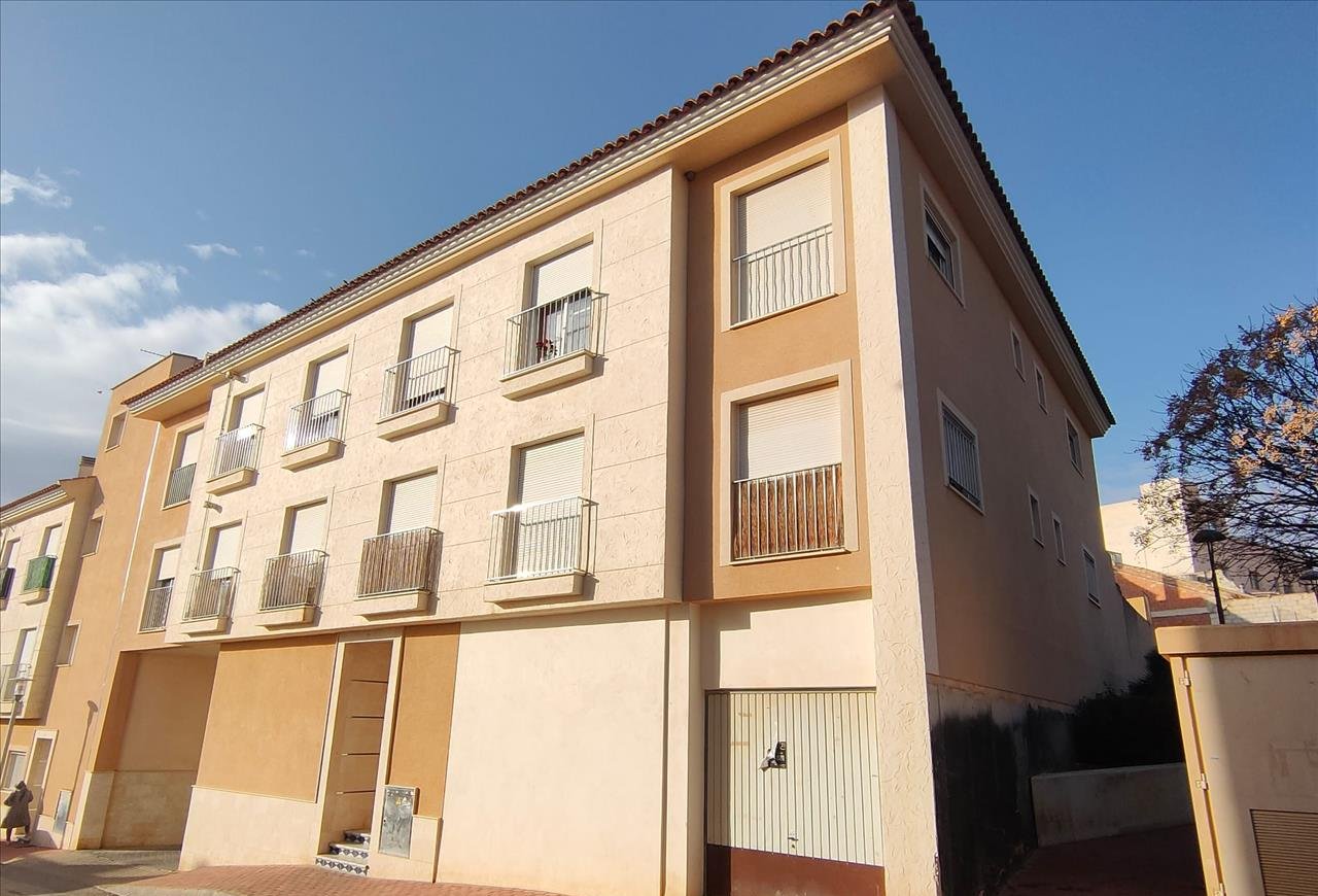 Local comercial disponible en caljucer Alhama de Murcia por 123000 de 269m en perfectas condiciones