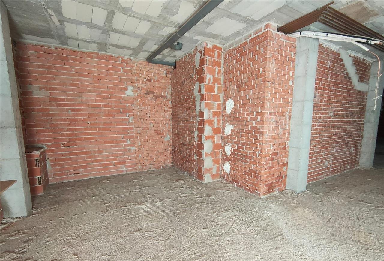 Local comercial disponible en caljucer Alhama de Murcia por 123000 de 269m en perfectas condiciones
