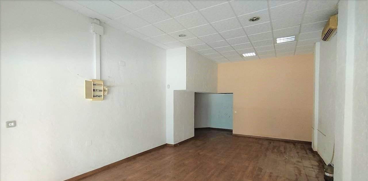 Se oferta local comercial en calle san juan bautista en AlicanteAlacant por 102.570 de 125m en condiciones de restauración
