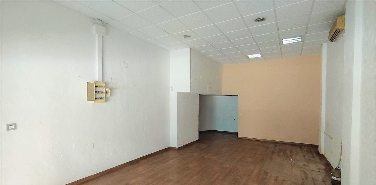 Se oferta local comercial en calle san juan bautista en AlicanteAlacant por 102.570 de 125m en condiciones de restauración