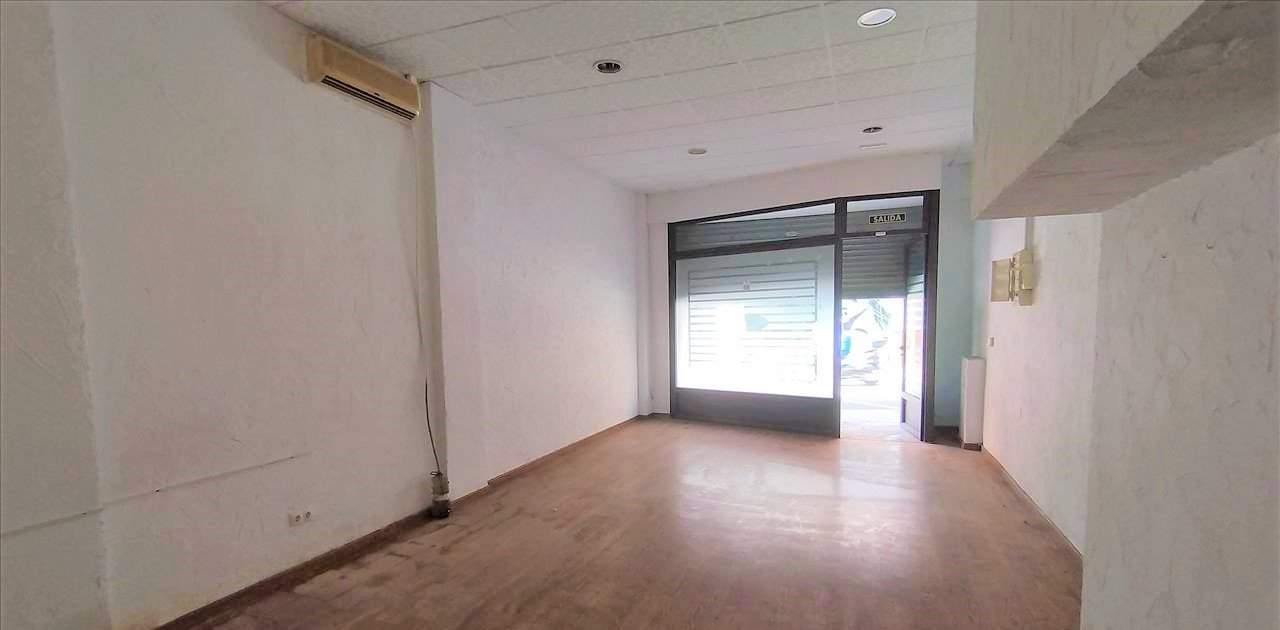 Se oferta local comercial en calle san juan bautista en AlicanteAlacant por 102.570 de 125m en condiciones de restauración