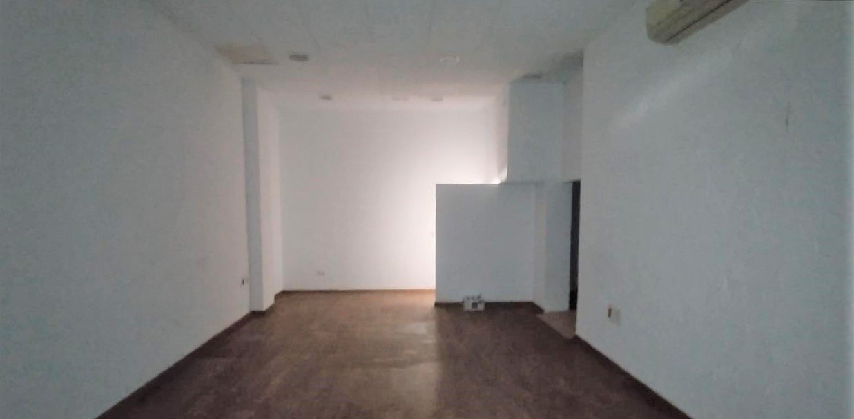 Se oferta local comercial en calle san juan bautista en AlicanteAlacant por 102.570 de 125m en condiciones de restauración
