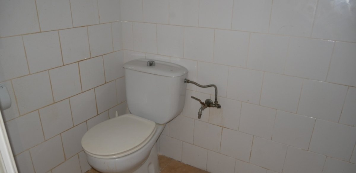 Se oferta local comercial en calle san juan bautista en AlicanteAlacant por 102.570 de 125m en condiciones de restauración