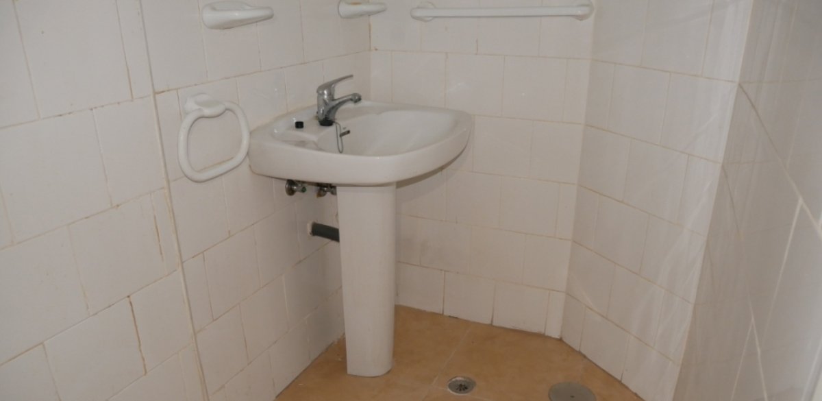 Se oferta local comercial en calle san juan bautista en AlicanteAlacant por 102.570 de 125m en condiciones de restauración