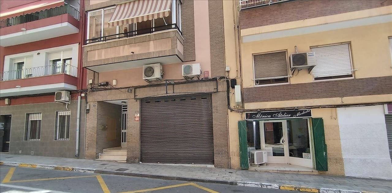 Se oferta local comercial en calle san juan bautista en AlicanteAlacant por 102.570 de 125m en condiciones de restauración